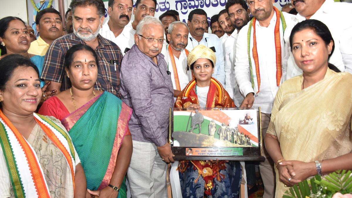 Chikkodi Cong. MP-elect visits Mysuru, felicitated