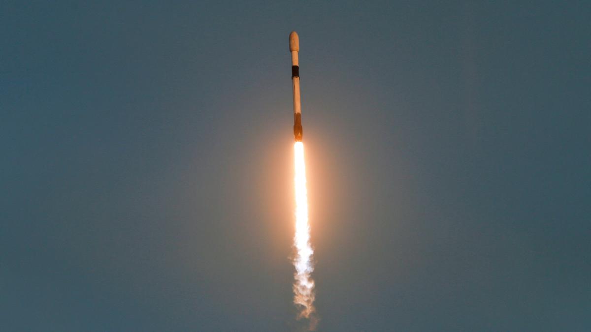 Today’s Cache | SpaceX sued over hiring discrimination; Meta to launch AI model for computer code; Google promises more ad transparency