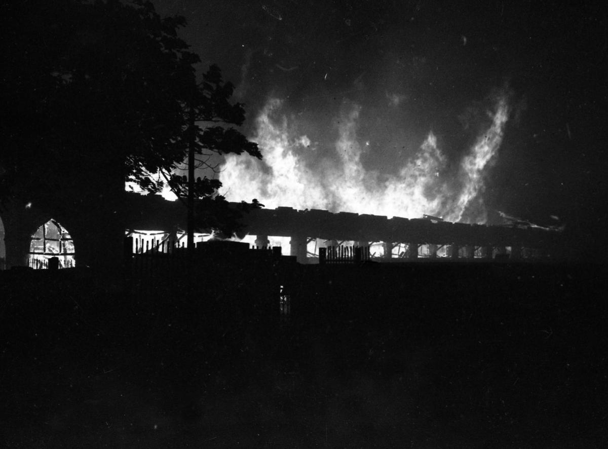 O incêndio que eclodiu no Moore Market em 30 de maio de 1985.