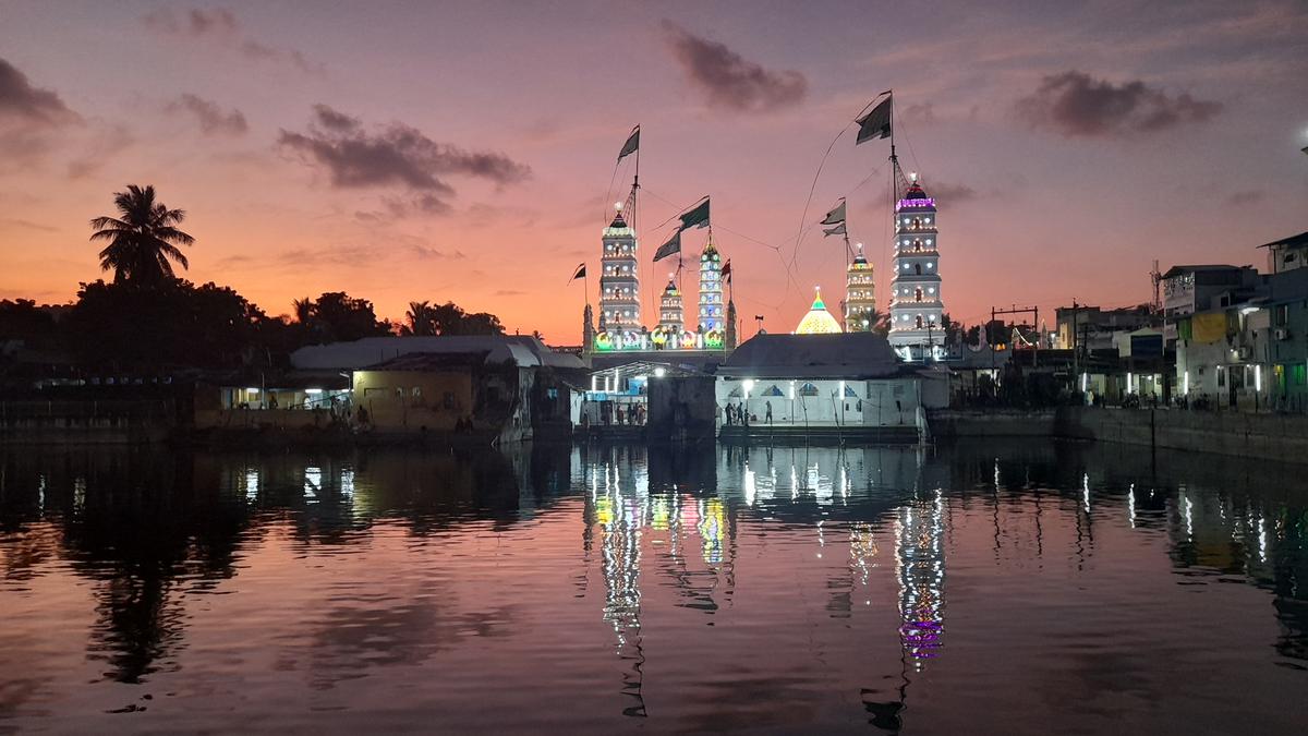 Carnatic and Hindustani music are played after the morning fajr prayer at the Nagore dargah