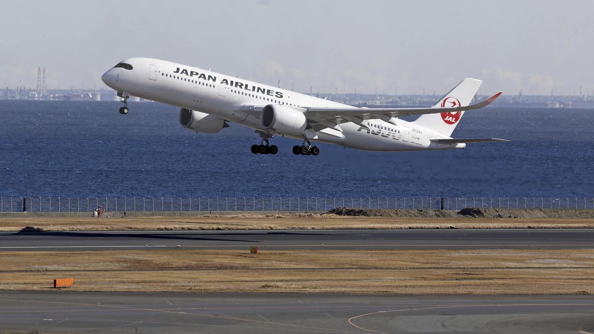 Runway at Tokyo's Haneda airport reopens a week after fatal collision