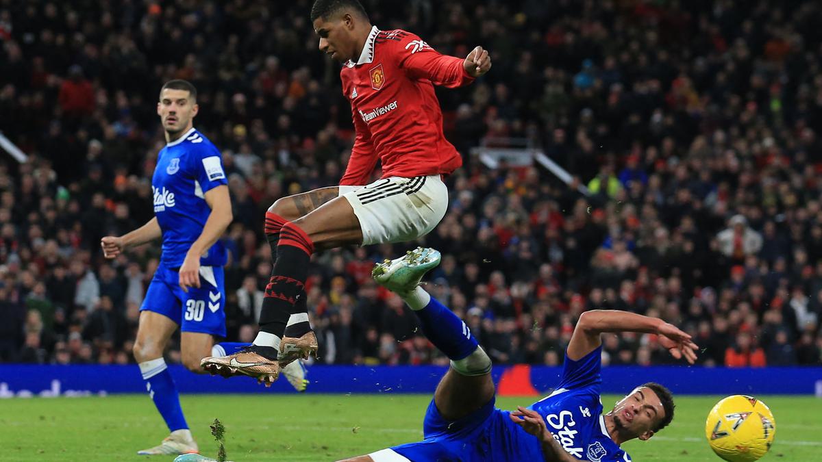 Manchester United beats Everton 3-1 to advance in FA Cup