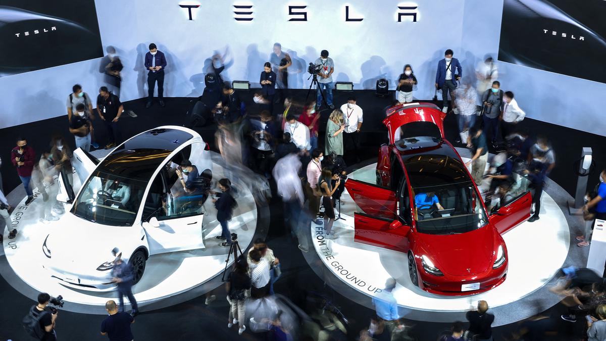 Tesla offers rare year-end discounts on 2 top-selling models