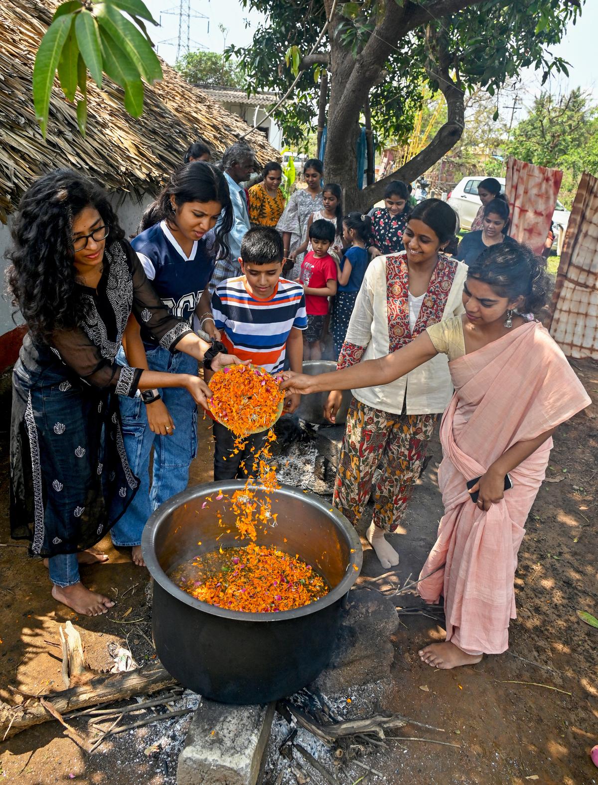 Make natural dyes from flowers and seeds at an experiential tour of
