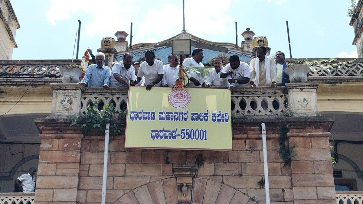 Agitation for separate Dharwad corporation receives more support, citizens install new board
