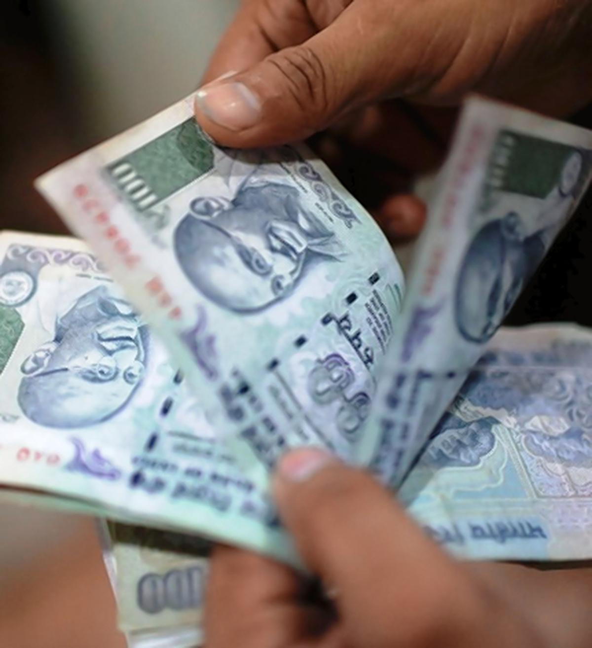 In Early Trade, The Indian Rupee Falls Against The UAE Dirham - Inventiva