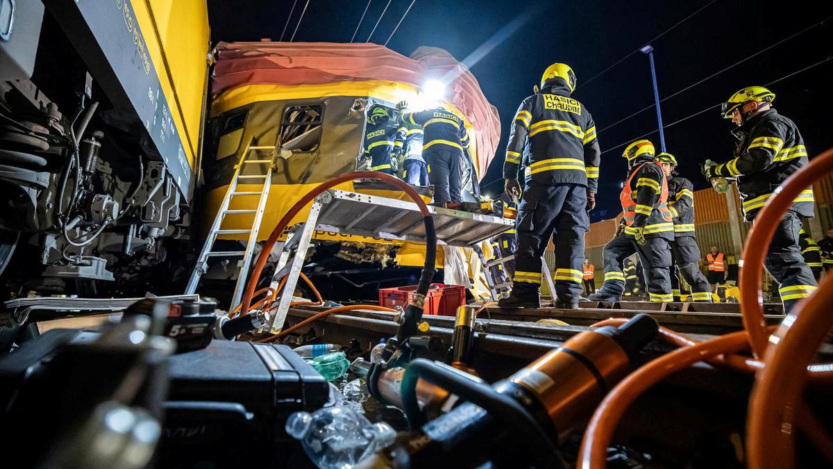 At least 4 people killed, 27 injured after trains collide in the Czech Republic, officials say