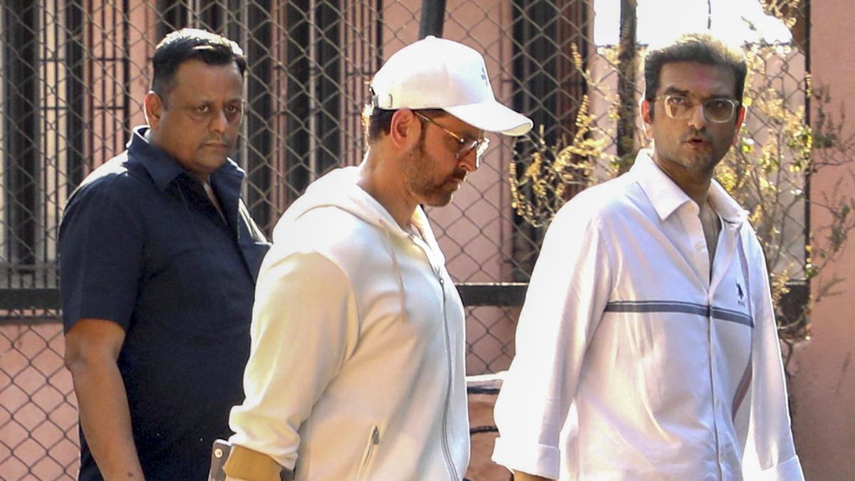 Hrithik Roshan recovering from knee injury, arrives on crutches at Deb Mukherjee’s funeral