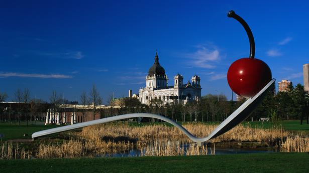 Artist Claes Oldenburg, maker of huge urban sculptures, dies