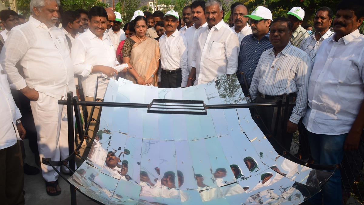 Minister inaugurates Renewable Energy Resource Centre set up by NREDCAP in Vijayawada 