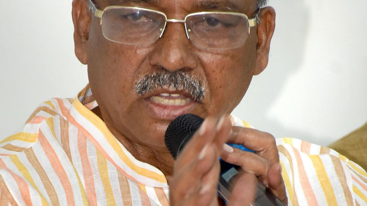 Congress is one family, high command will sort out differences: Ugrappa