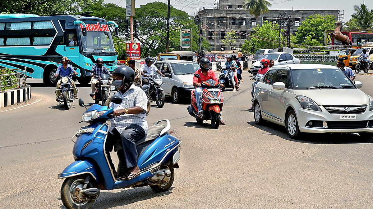 Traffic congestion at MGR Roundabout continues unabated