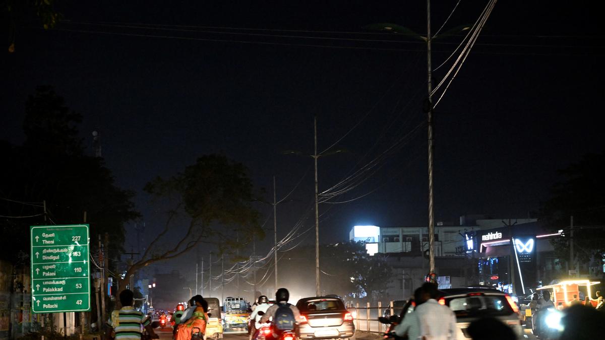 No streetlights on key stretches of Mettupalayam and Avinashi roads in Coimbatore