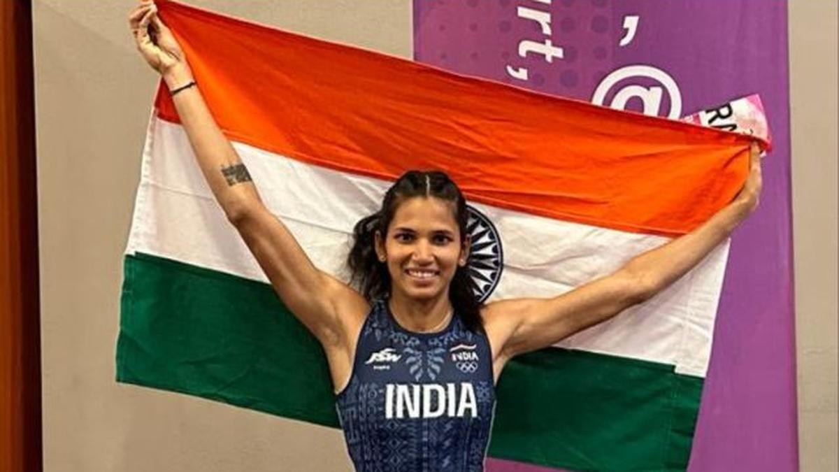 Andhra Pradesh Governor Abdul Nazeer congratulates athlete Jyothi Yarraji