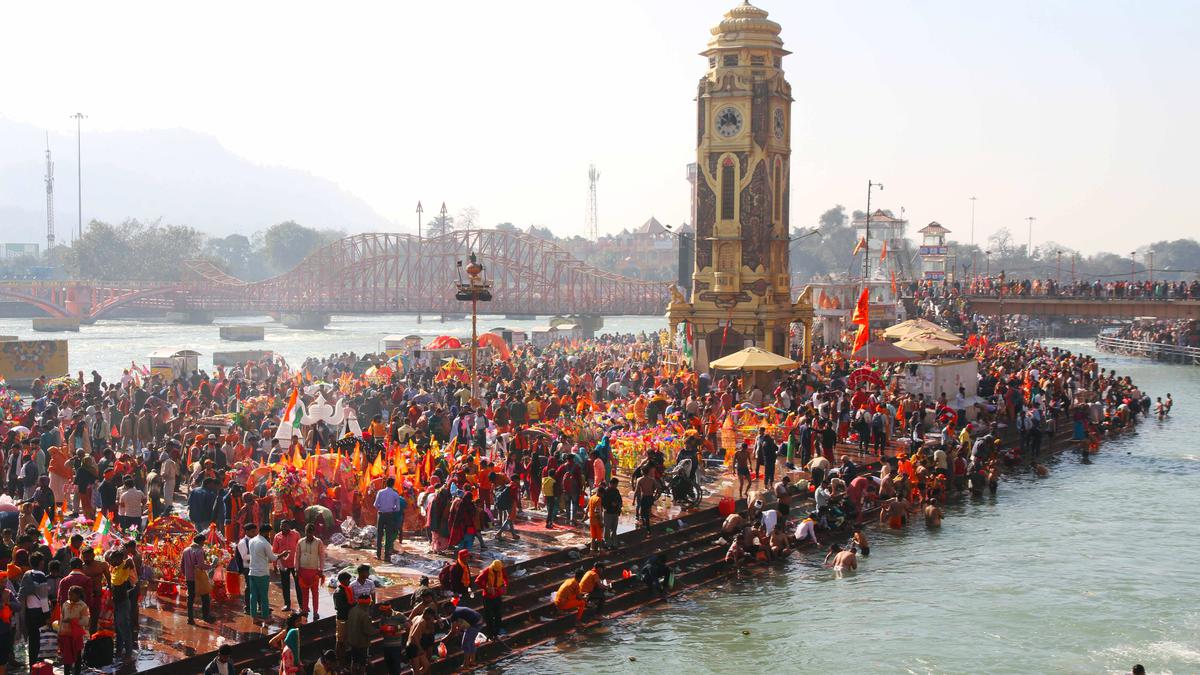 Devotees throng temples on occasion of Mahashivratri