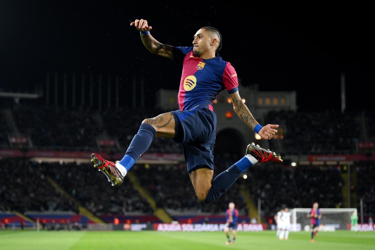 BARCELONA, SPAIN - JANUARY 26: Raphinha of FC Barcelona celebrates scoring his team's third goal during the LaLiga match between FC Barcelona and Valencia CF at Estadi Olimpic Lluis Companys on January 26, 2025 in Barcelona, Spain. (Photo by David Ramos/Getty Images)