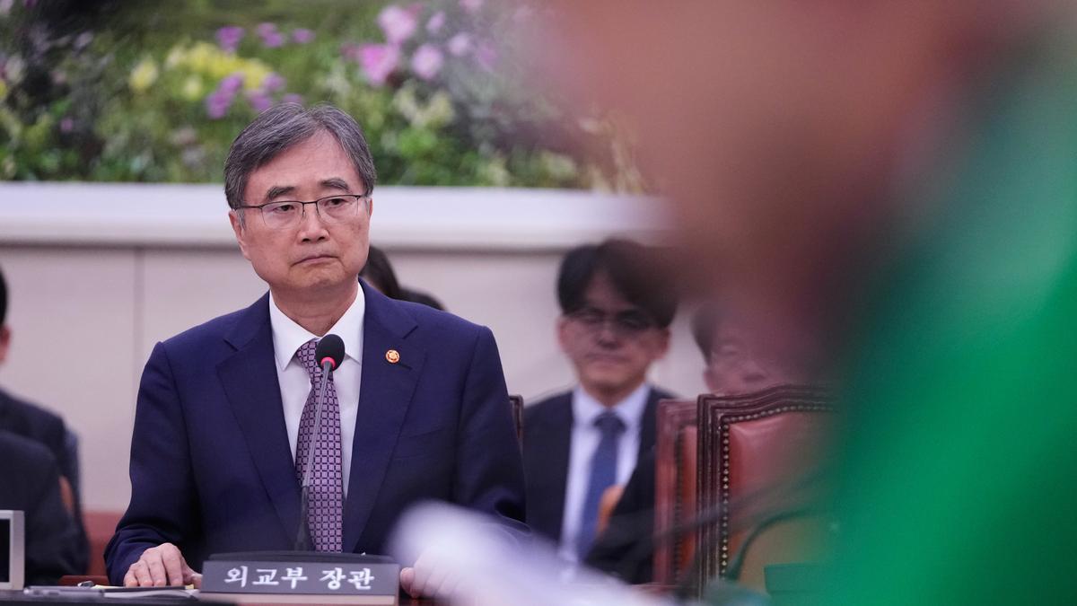 https://th-i.thgim.com/public/incoming/oxml3e/article70036278.ece/alternates/LANDSCAPE_1200/South_Korea_US_Immigration_Raid_Hyundai_Plant_91154.jpg