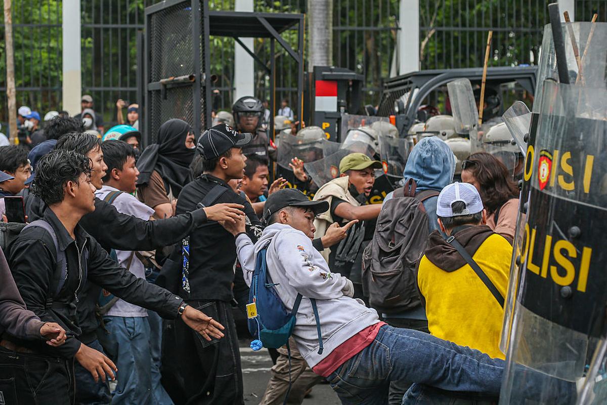 Young protesters clash with the police outside the Indonesian Parliament in Jakarta, August 25, 2025. Young protesters clash with the police outside the Indonesian Parliament in Jakarta, August 25, 2025.