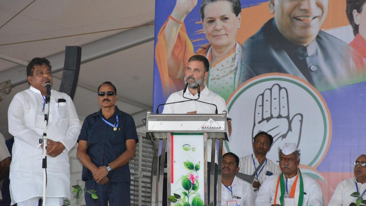 In Vijayapura, Rahul Gandhi reiterates poll guarantees