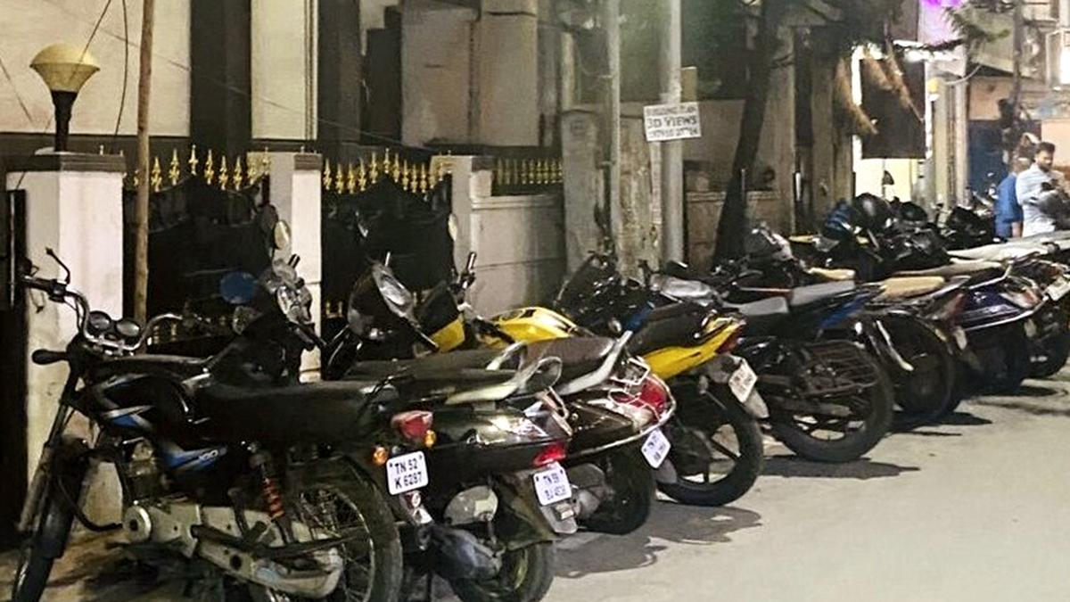Purasawalkam residents: No parking in front of gates, please