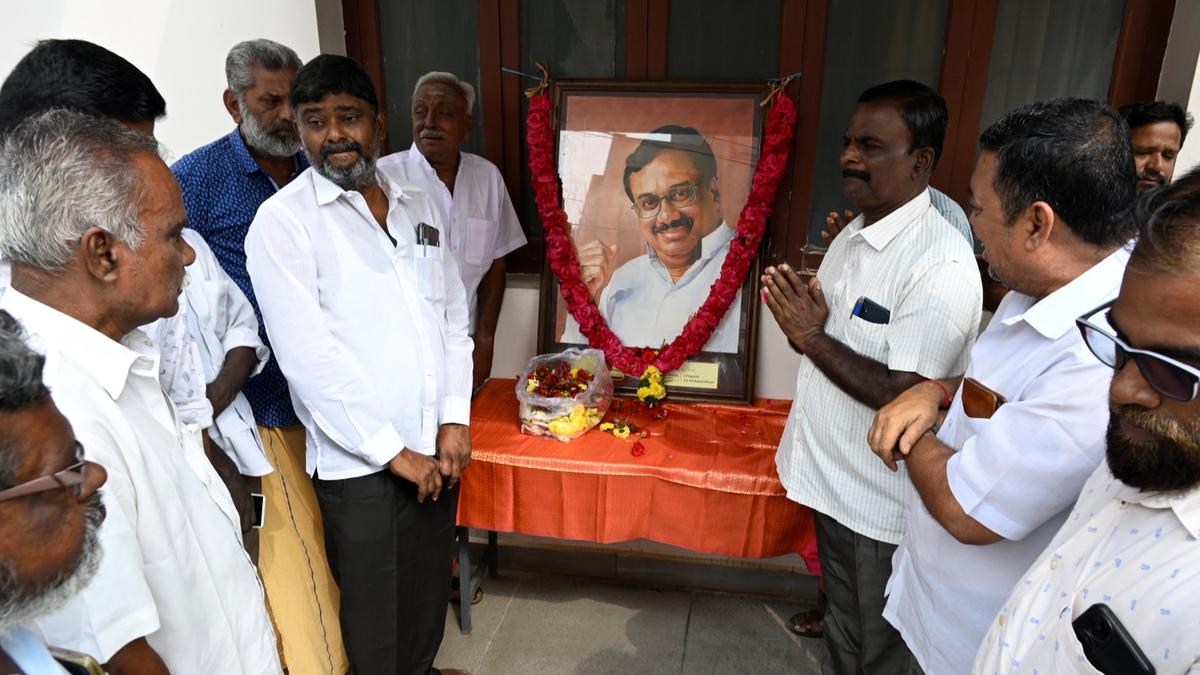Cadre pay tribute to E.V.K.S. Elangovan at his residence in Erode