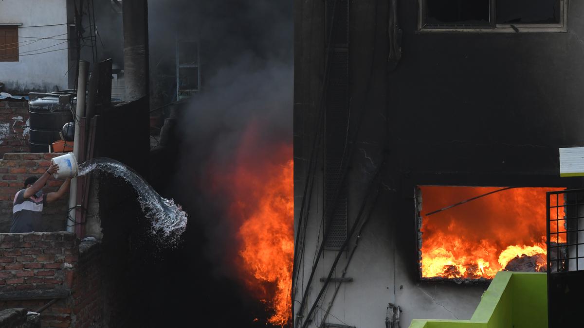 Five storeyed building in commercial hub of Secunderabad burnt in a major fire