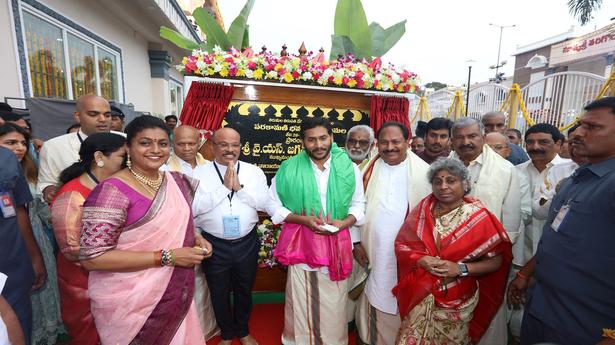 Andhra Pradesh: Jagan inaugurates Parakamani building in Tirumala