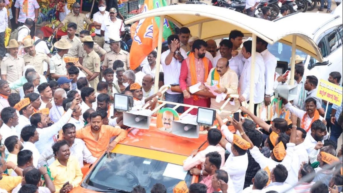 Leading an agitation in Shiggaon, Bommai wants CM to rescind Waqf gazette notification