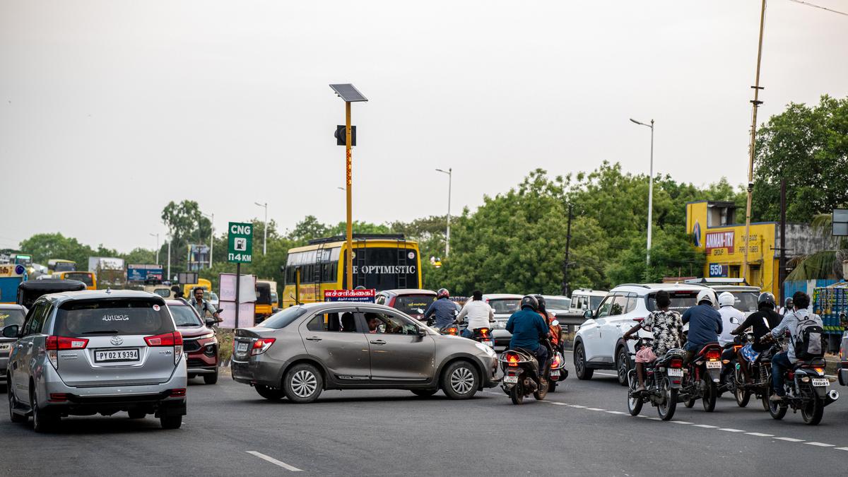 Motorists see red over chaotic traffic at accident-prone Senthaneerpuram intersection