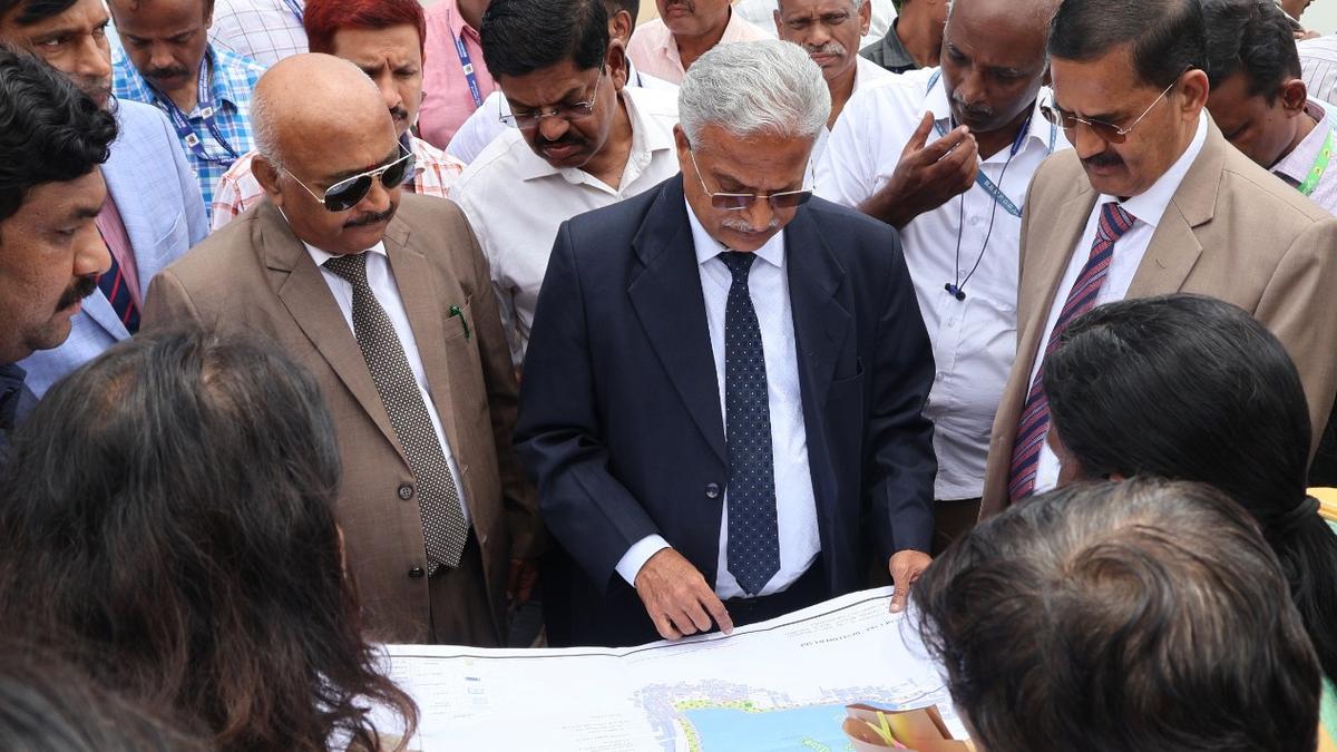 Karnataka Lokayukta inspects Vibhutipura and Doddanekundi lakes in Bengaluru