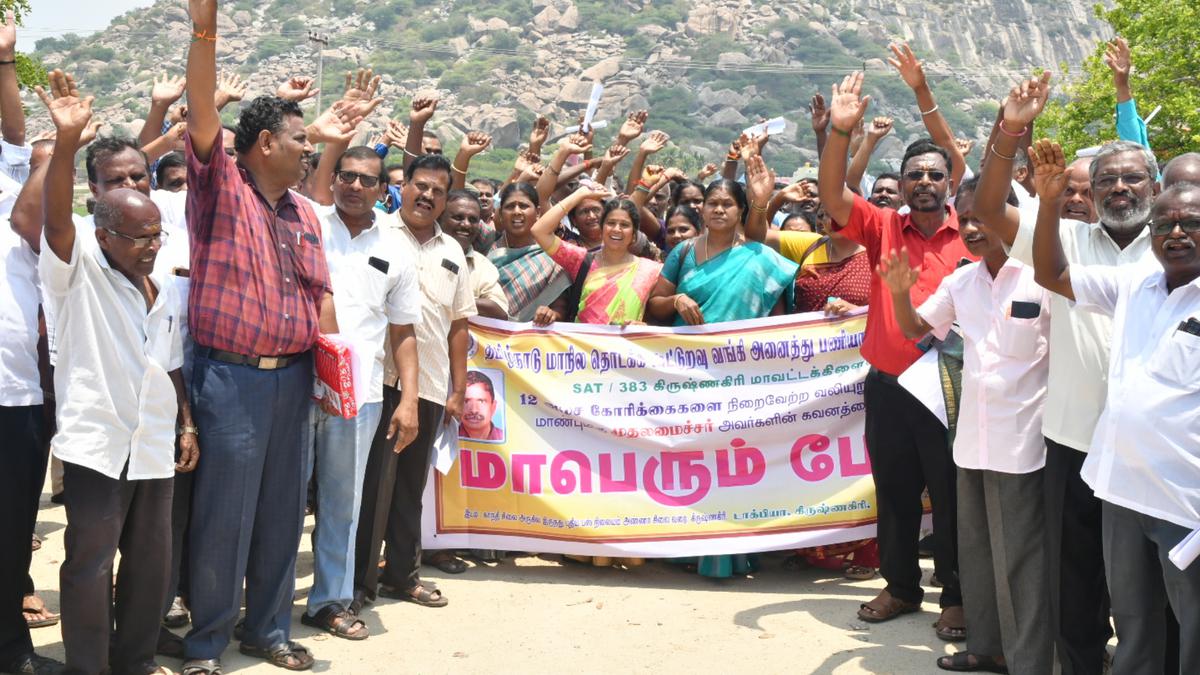 Employees of Primary Agriculture Cooperative Credit Societies take out rally in Krishnagiri