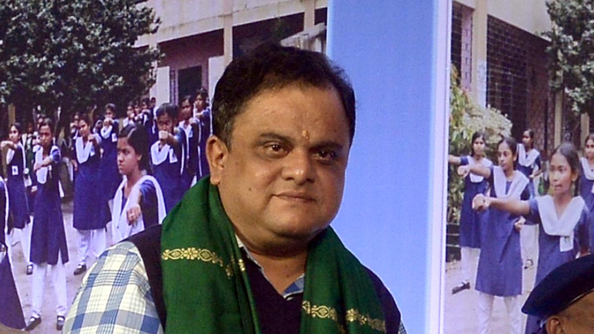 Row over Saraswati Puja in Kolkata college, Minister faces protest