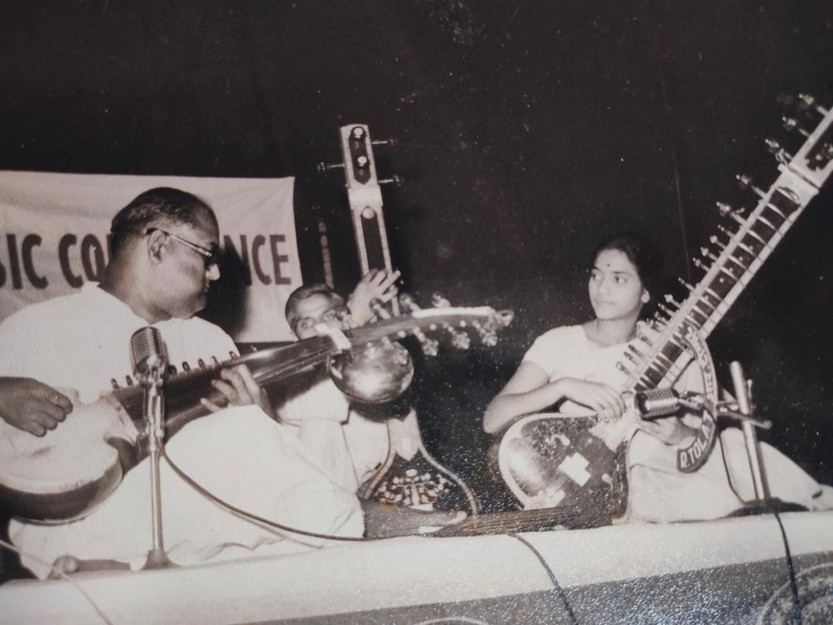 Manju Mehta with guru Pt. Damodar Lal Kabra 