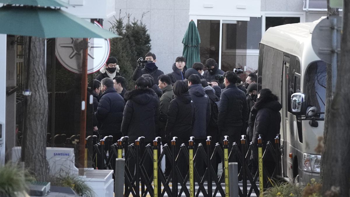 South Korean investigators attempt to detain impeached President Yoon Suk Yeol