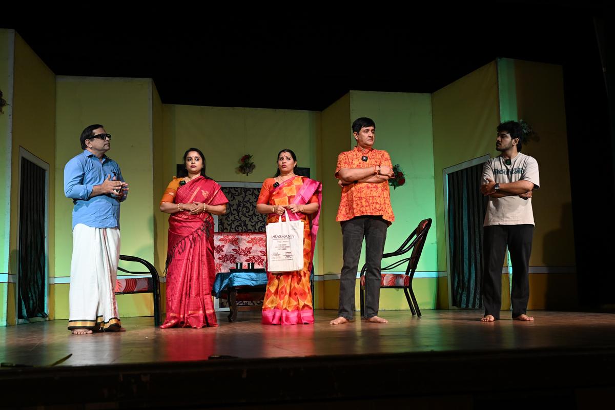 The play debunks the myth that soulmates must be mirror images.