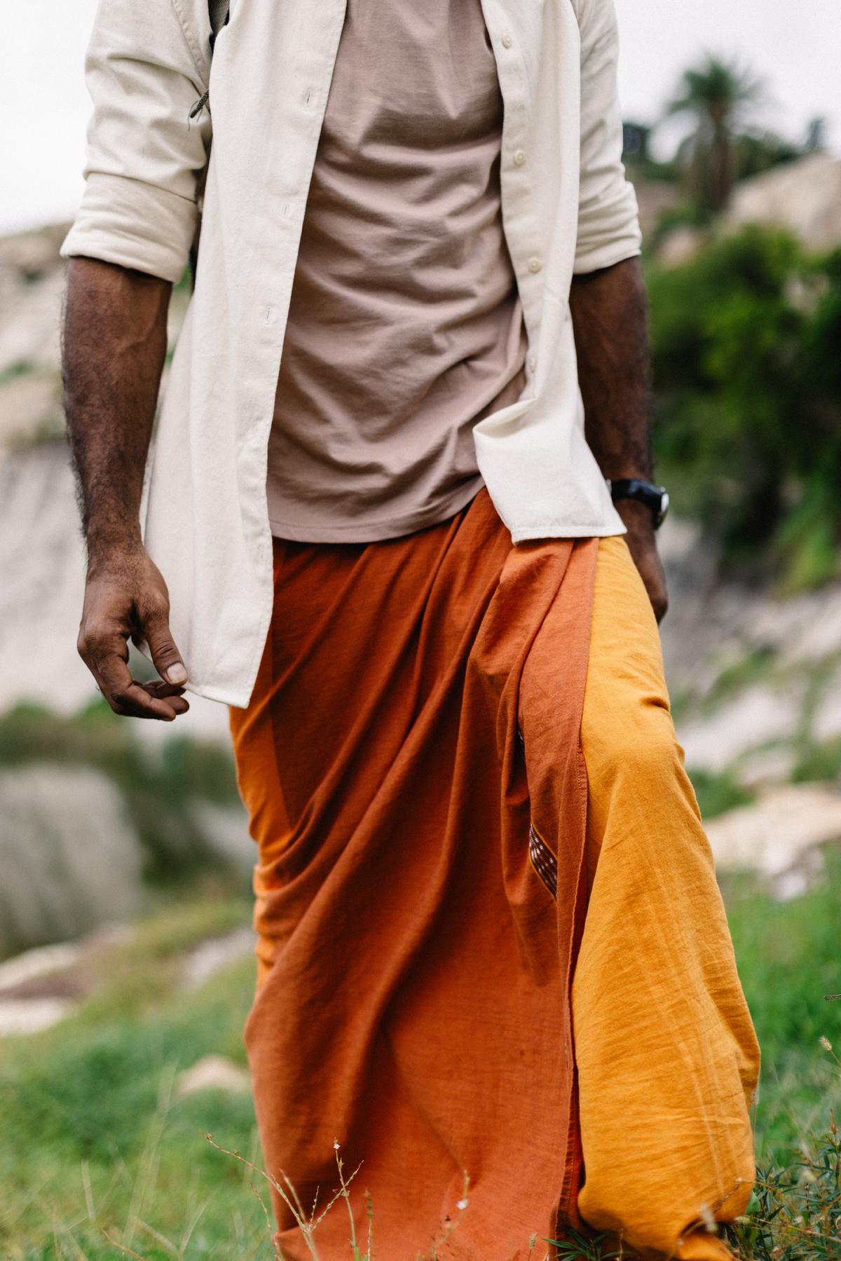 A handloom colour mundu