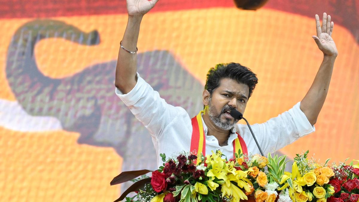 விசில் சின்னம் தமாகாவின் அடையாளம்; விஜய்யின் கட்சிக்கு பொதுவான சின்னம் ஒதுக்கீடு - தேர்தல் ஆணையம்
