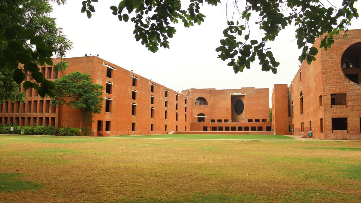Contempt notices issued to IIM-Mumbai after Hyderabad student questions admission policy