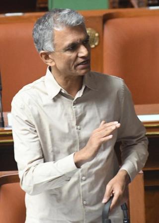 Statue of former Union minister B. Shankaranand unveiled in Belagavi - The Hindu