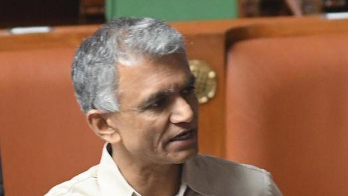 BJP leader Chalavadi Narayanaswamy accuses Karnataka Minister Krishna Byregowda of landgrab; Minister says it is ancestral property