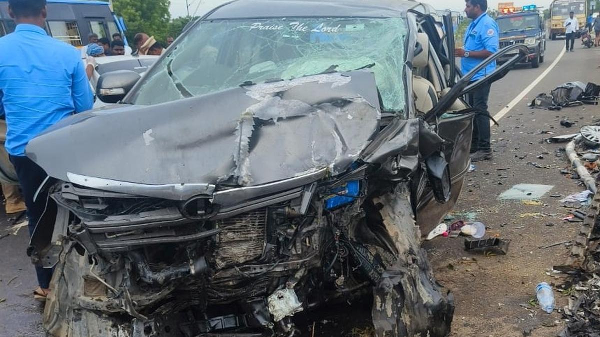 Seven killed after two cars collide head on near Nanguneri