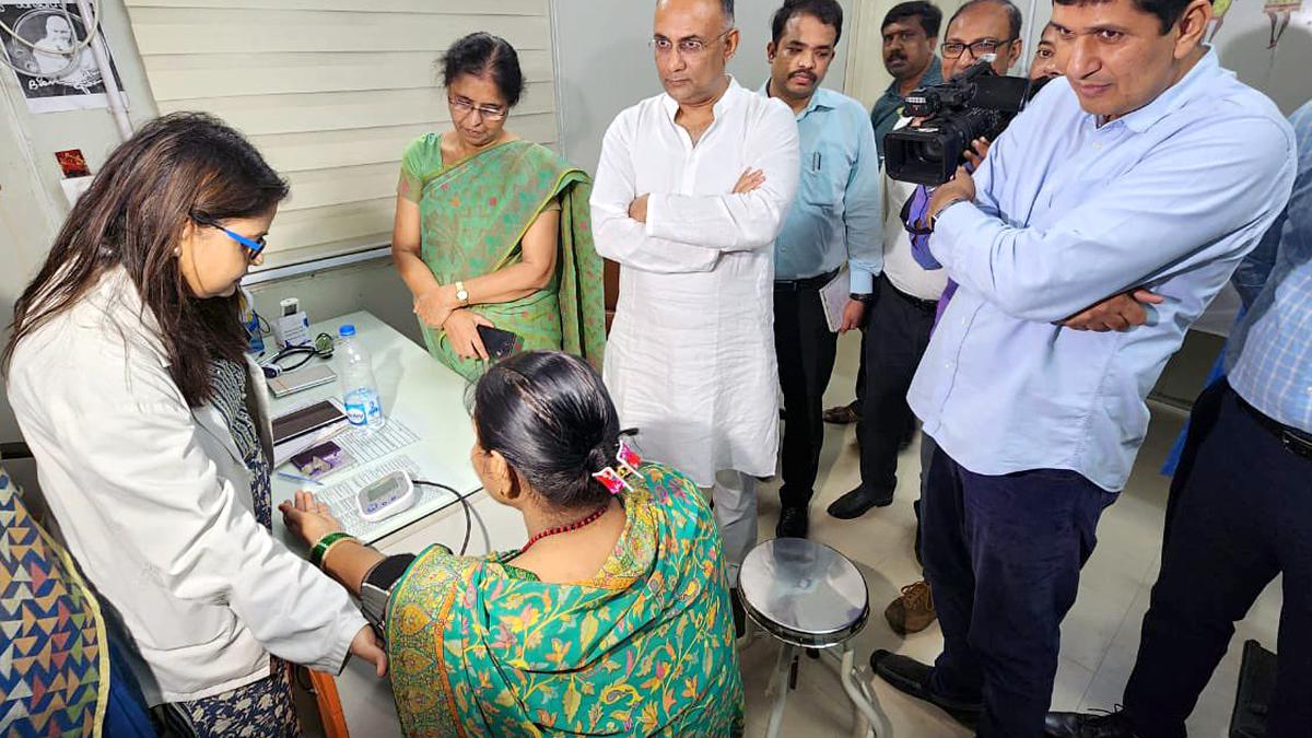 Karnataka Minister Dinesh Gundu Rao lauds Mohalla Clinic, later calls it ‘overhyped’