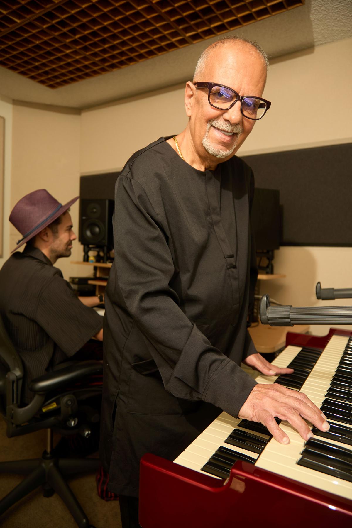 Dinshah started the band, Divya, with a view to fuse jazz with Indian elements 