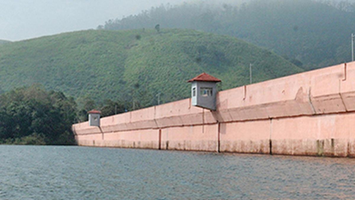 Water level in Mullaperiyar dam stands at 138.75 feet