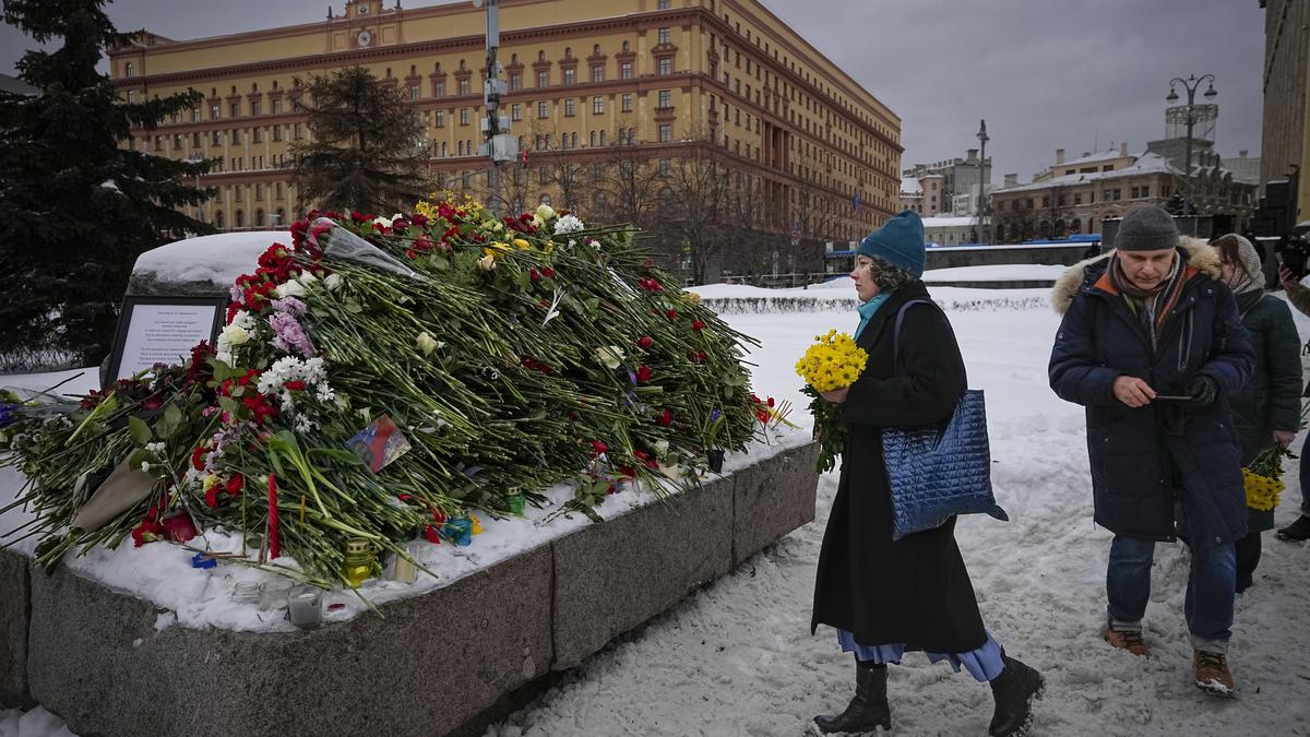 Over 400 detained in Russia as country mourns the death of Alexei Navalny, Putin’s fiercest foe