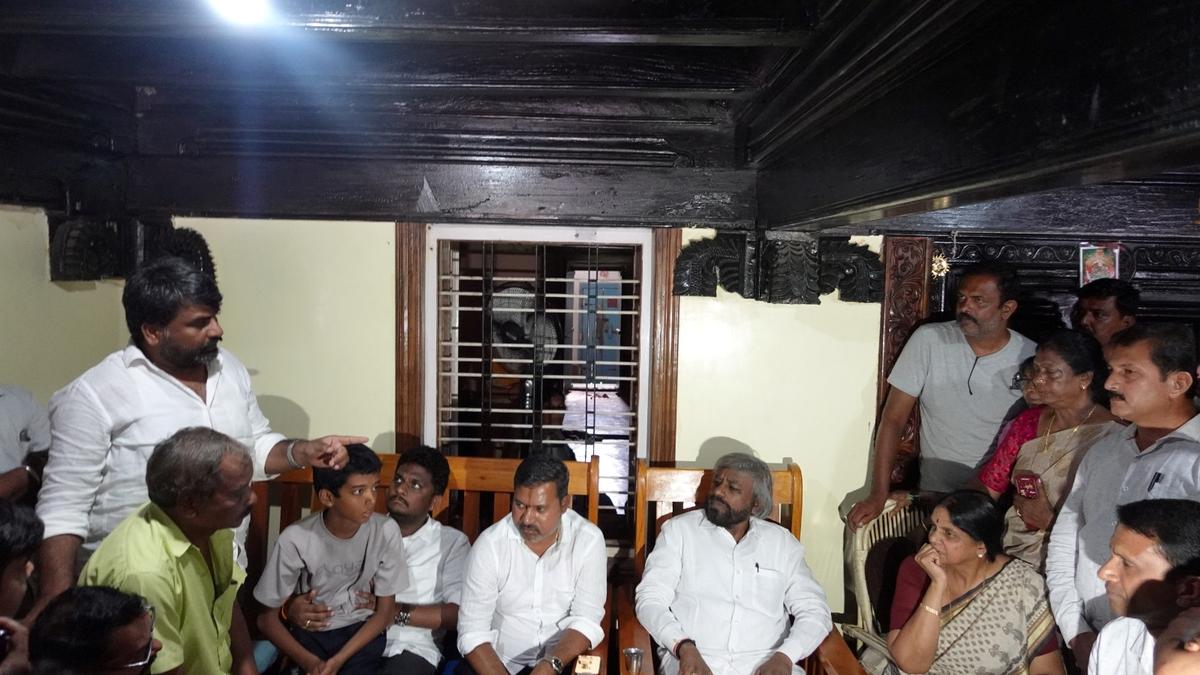 Khandre visits family of farmer who died in elephant attack; promises measures to mitigate human-elephant conflict