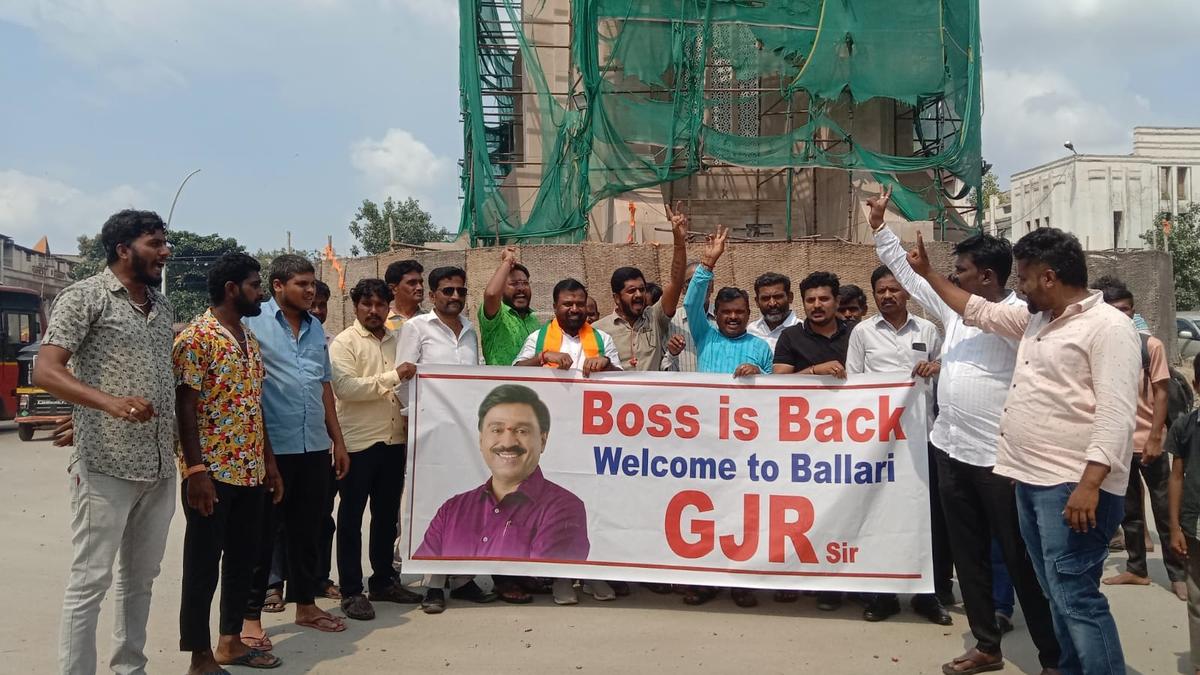 Janardhan Reddy’s followers celebrate after Supreme Court lifts ban on his visit to Ballari