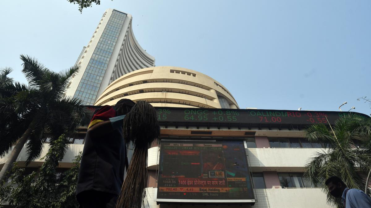 Sensex, Nifty fall for 2nd day on selling in oil, banking stocks