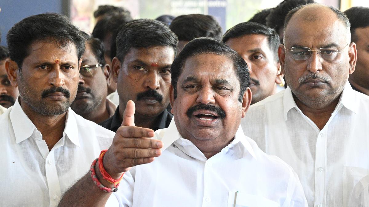 Edappadi Palaniswami submits memorandum to T.N. Governor Ravi alleging ₹4 lakh crore corruption by DMK government