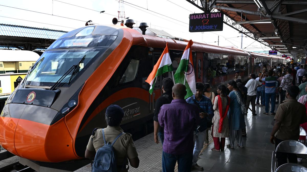 Vande Bharat Express accorded grand reception in Tiruchi